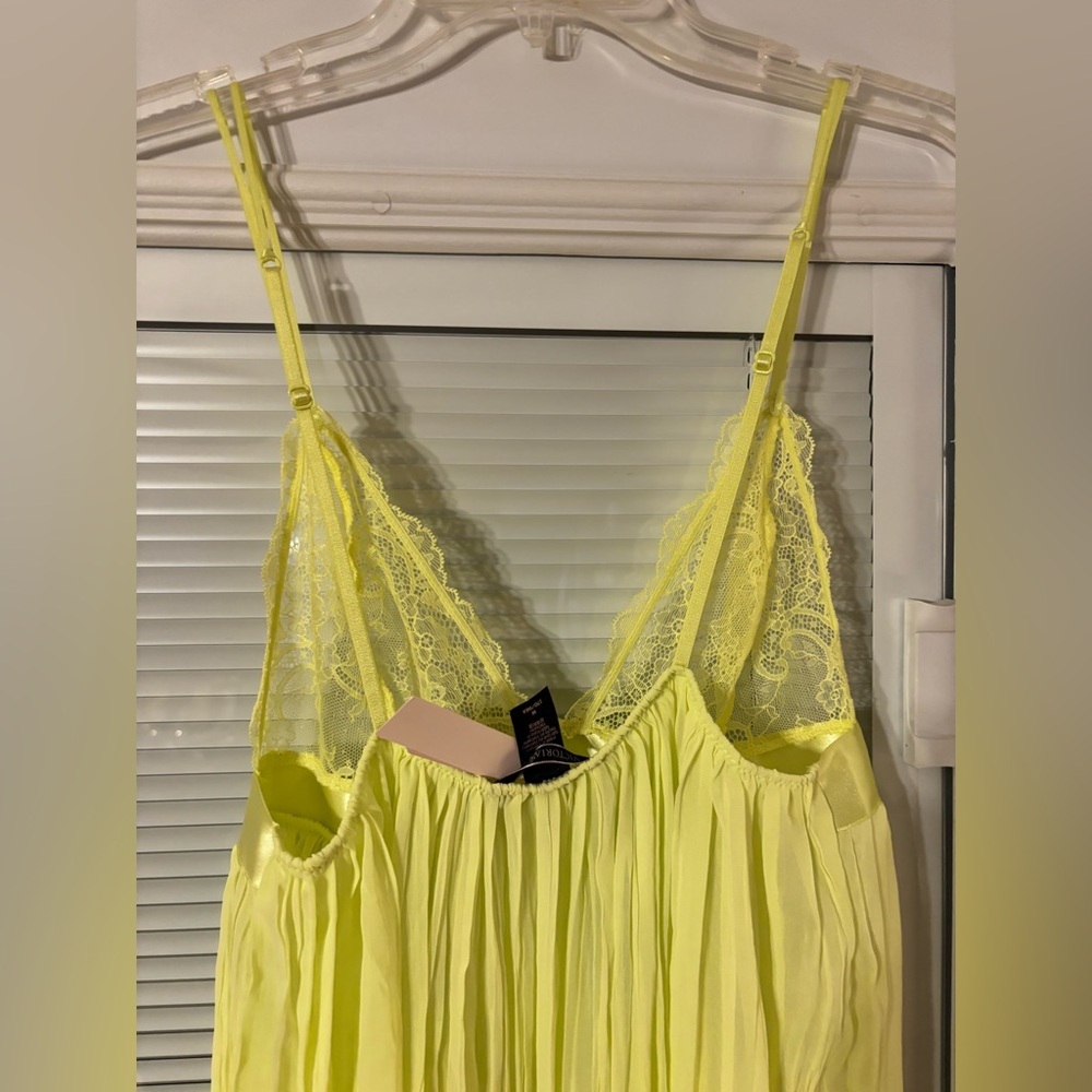 Victoria's Secret Lace Chemise NWT - Picture 7 of 10